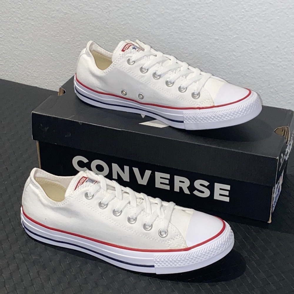 Authentic Converse Signature low cut sneakers sz 9 woman’s